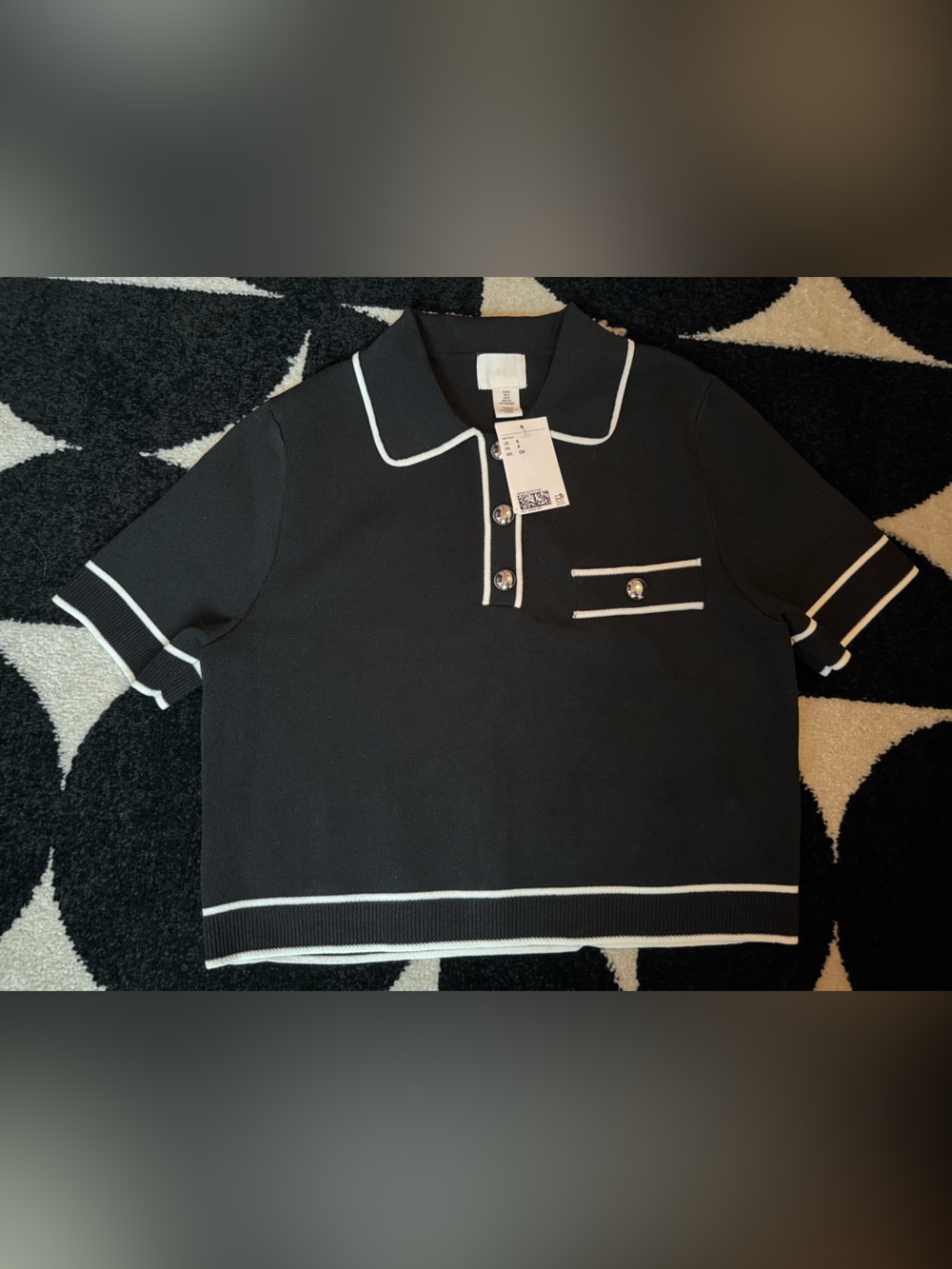 H&M black and white top